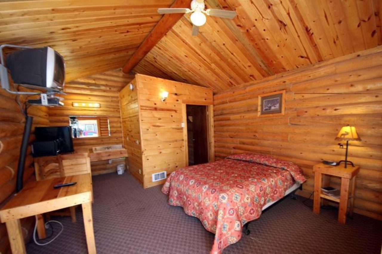 Bear Country Cabin #2 Hotel Saint Charles Bagian luar foto